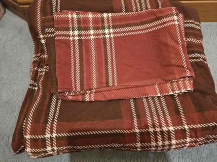 Photo of free Bedding superking sized duvet cover and pillow cases (Lydgate OL4) #1