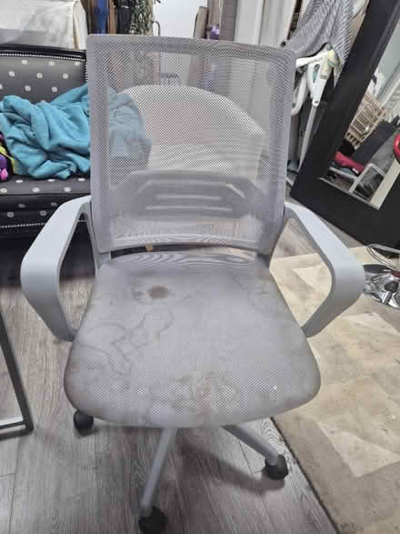 Photo of free Office chair (W1h 1ju) #1