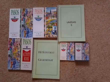 Photo of free Spanish course books (Knaphill GU21) #1