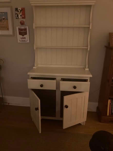 Photo of free Welsh dresser + cabinet (Gosport HAMPSHIRE) #3