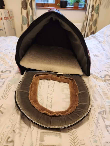 Photo of free Small cat/dog bed (New Tupton S42) #3