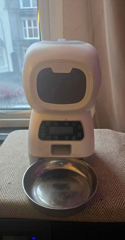 Photo of free Automatic cat food feeder (Birmingham B18) #1