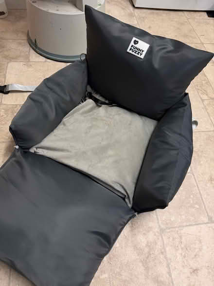 Photo of free Small car dog bed. Super condition. (Woodley RG5) #1