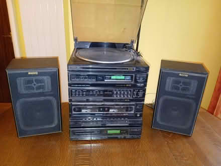 Photo of free Vintage compact music system - Sanyo DCX W17 with CR17 CD p (West Bridgford NG2) #2