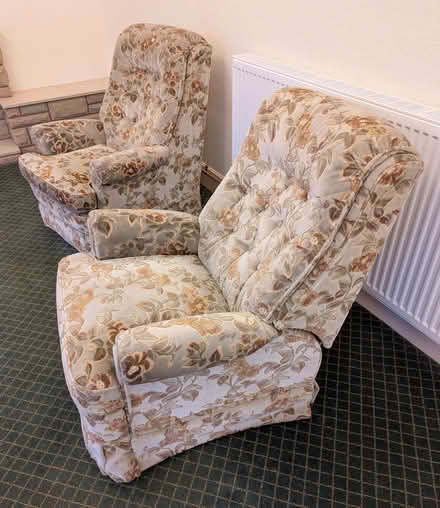 Photo of free 3-piece suite comprising a 3-seater sofa and 2 arm chairs (Dean Court OX2) #3