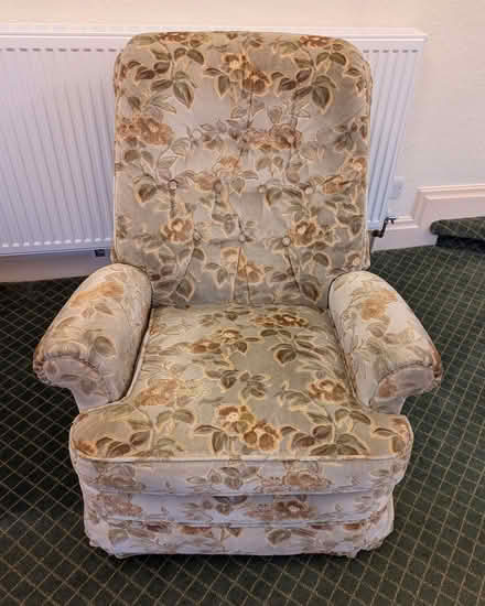 Photo of free 3-piece suite comprising a 3-seater sofa and 2 arm chairs (Dean Court OX2) #4