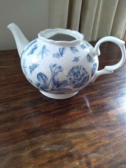 Photo of free Teapot without lid (Minehead) #1