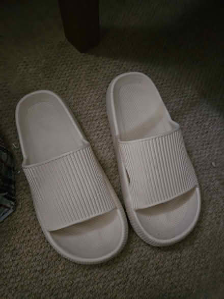 Photo of free Size 6 sliders (Wheatley OX33) #1