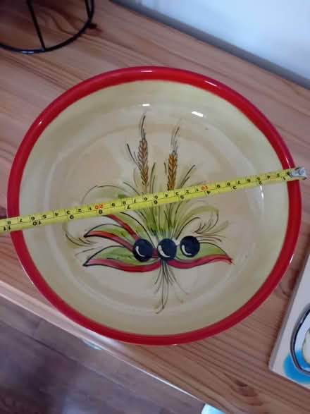 Photo of free Serving dish 27cm across 7 cm deep (PO14 Fareham) #1