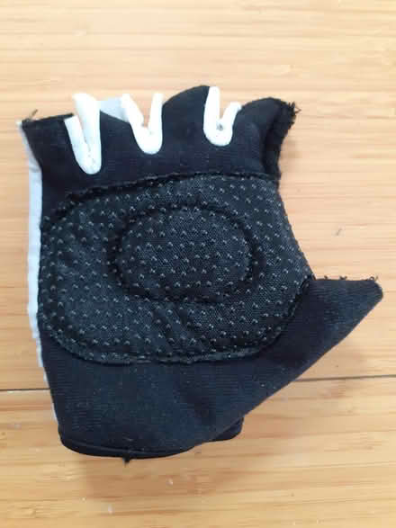 Photo of free Right-hand cycling glove (Marston, Oxford OX3) #2