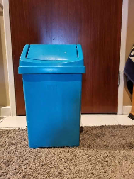 Photo of free Plastic bin (SE20) #2