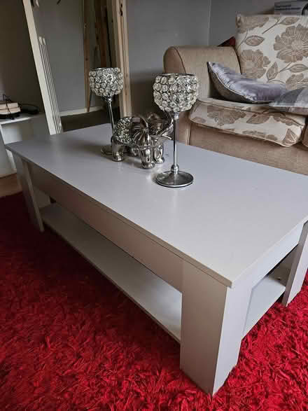 Photo of free Coffee table (De72 3jj) #2