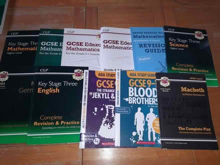 Photo of free GCSE study guides (Castle Hall SK15) #1