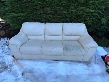 Photo of free 3 seater (Gorebridge EH23) #1