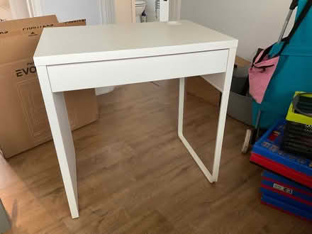 Photo of free Childs white desk (Chistlehurst) #1