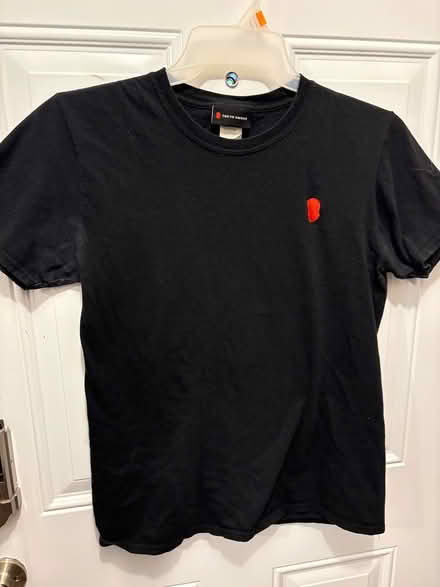 Photo of free Men’s medium t-shirt (L5L 5P5) #1