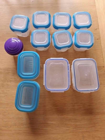 Photo of free Small plastic containers (BS4) #1