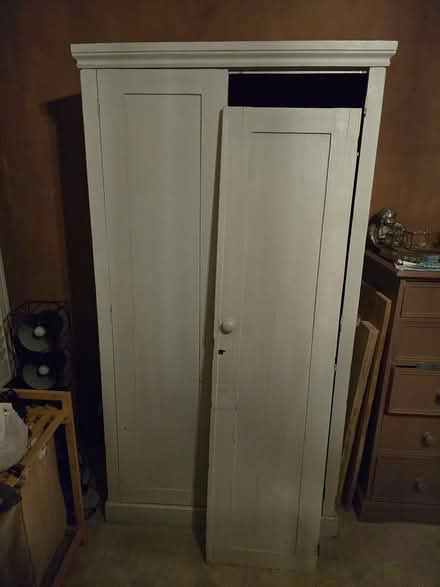 Photo of free Free standing wardrobe (Earlsfield SW18) #2
