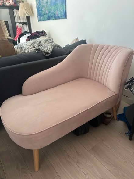 Photo of free Pink chaise lounge (CR0) #1