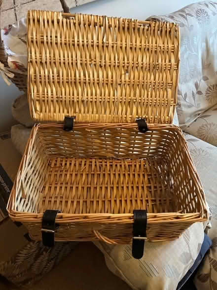 Photo of free Wicker basket & hamper (Kingswood) #3