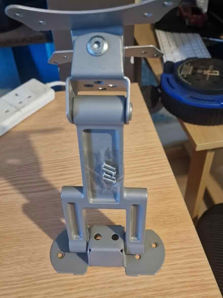Photo of free Universal wall bracket for small TV (Luton LU2) #4