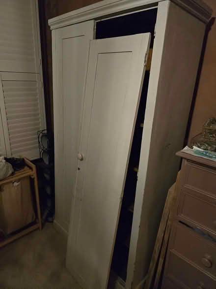 Photo of free Free standing wardrobe (Earlsfield SW18) #1