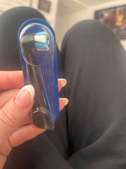 Photo of free Oral B Electric Toothbrush Head (Navy Yard) #1