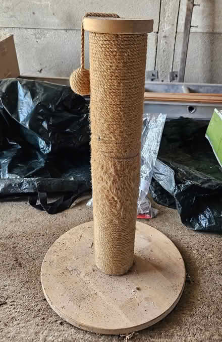 Photo of free Cat scratching post (Cheltenham) #1