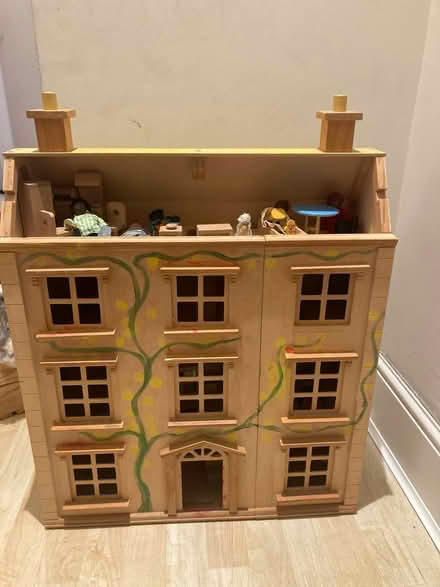 Photo of free Wooden dolls house (furnished) (Stoke newington N16) #4