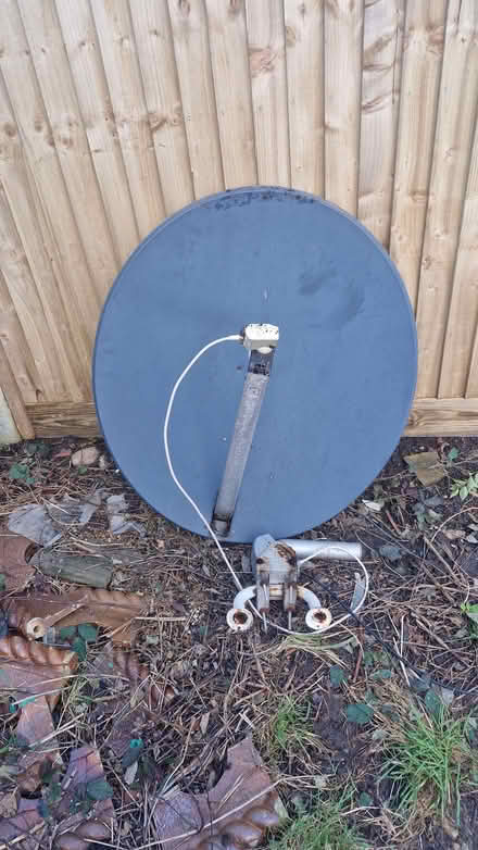 Photo of free Satellite dish, LNB and SG2100A DiSEqC Motor (Addiscombe CR0) #1
