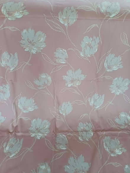 Photo of free 3mtr Length Pink and White Floral Fabric (CT7) #2