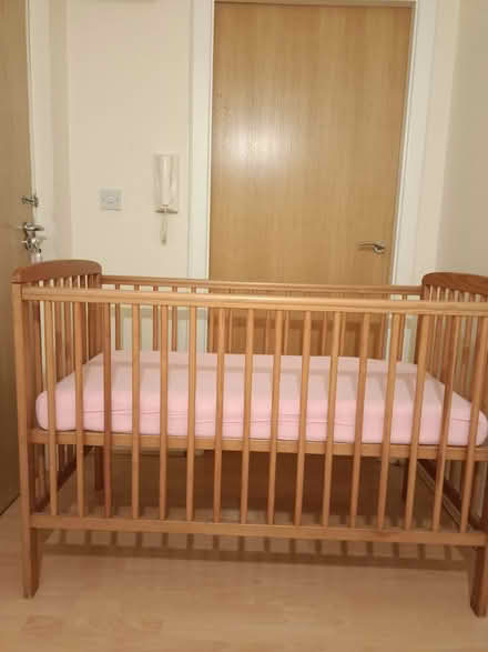 Photo of free Baby's bed (WN2 5AU) #2