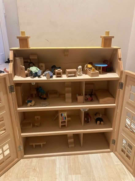 Photo of free Wooden dolls house (furnished) (Stoke newington N16) #1
