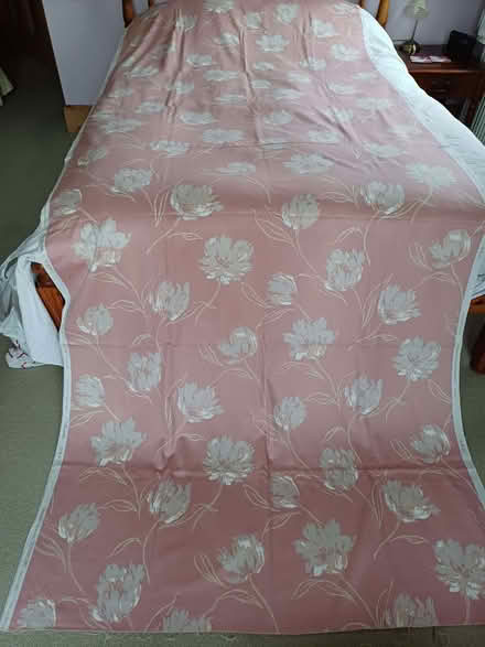 Photo of free 3mtr Length Pink and White Floral Fabric (CT7) #1