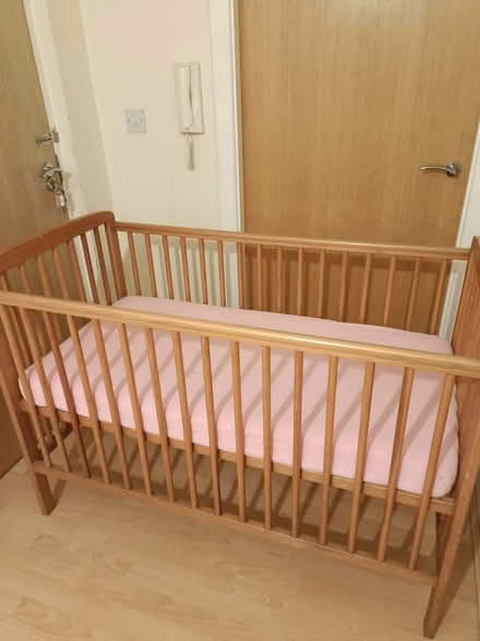 Photo of free Baby's bed (WN2 5AU) #1