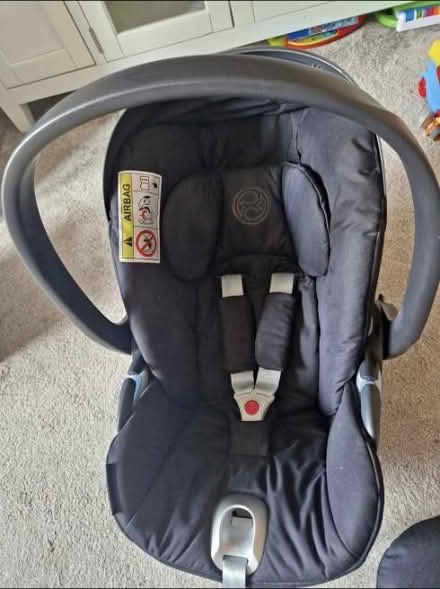 Photo of Newborn baby carseat (LE77AD) #1