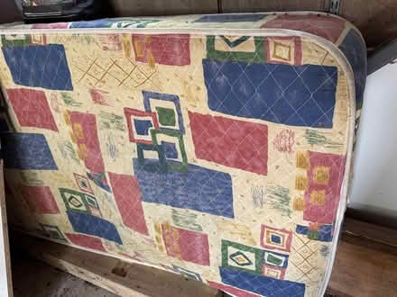 Photo of free sofa and single mattress (6 Barlow place Chatswood 0626) #2