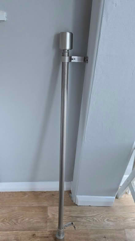 Photo of free Extendable curtain pole and hooks (Billericay, Basildon) #1