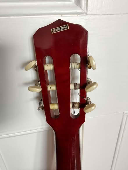 Photo of free Classical guitar *needs repair* (South Croydon CR2) #4