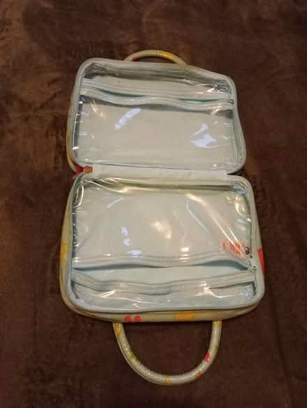 Photo of free Children's travel toiletries bag (Welling DA16) #2