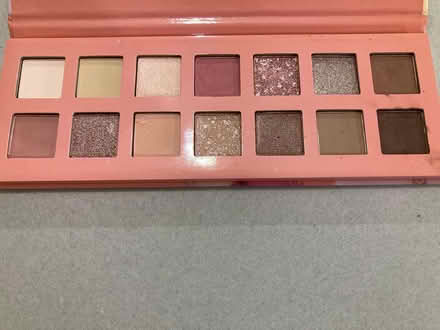 Photo of free Eyeshadow Palette & Nail Varnish (Putnoe MK41) #3