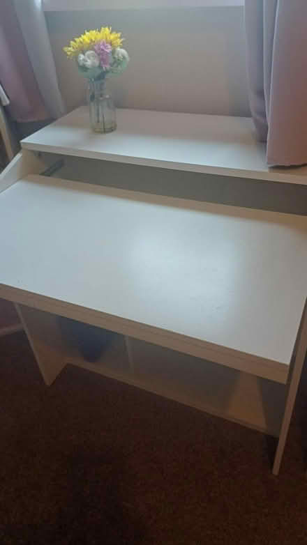 Photo of free White desk (Hounslow) #2