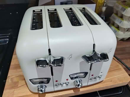 Photo of free DeLonghi Four-slice toaster (Steventon OX13) #1