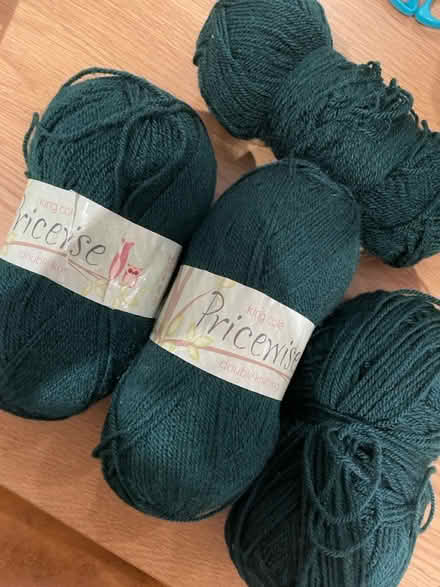 Photo of free King Cole pricewise dk acrylic yarn (Hitchin) #1
