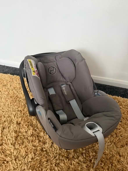 Photo of free Baby car seat / carrier (Lymm WA13) #2