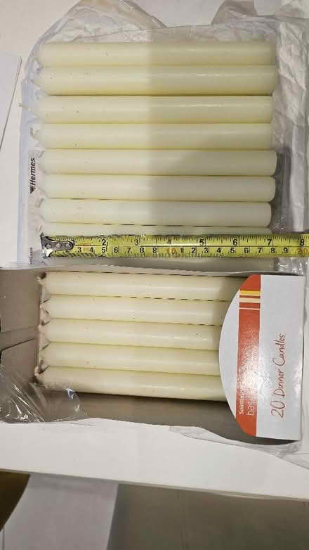 Photo of free 14 x 7-inch dinner candles, creamy white (Townsend AL3) #1