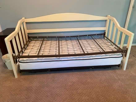 Photo of free Trundle bed (Warren near HS) #1