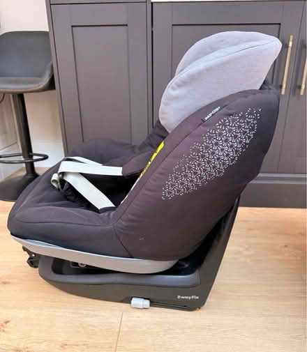 Photo of free Child Car Seat Maxi Cosy 2WayFix (Billericay CM11) #3