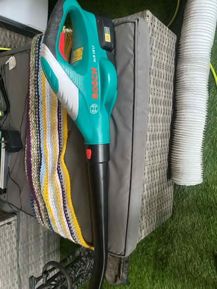 Photo of free Bosch leaf blower battery (Witney OX28) #1