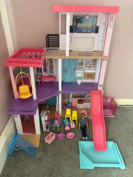 Photo of free Barbie dream house (Woodgreen) #1